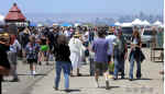 Crowds SF in back.jpg (350472 bytes)