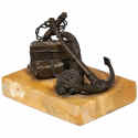 paperweight example (22).jpg (221649 bytes)